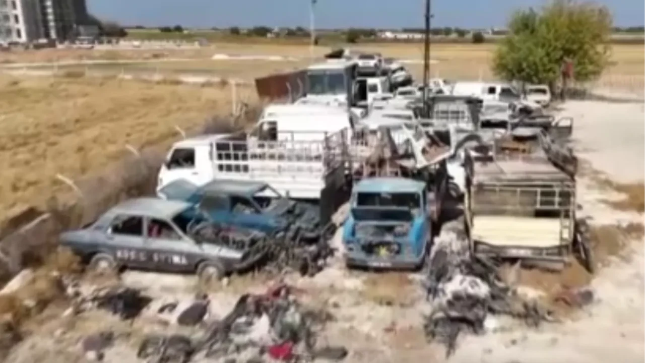 Yediemin parkı hurdalığa döndü! Ne buldularsa parçaladılar