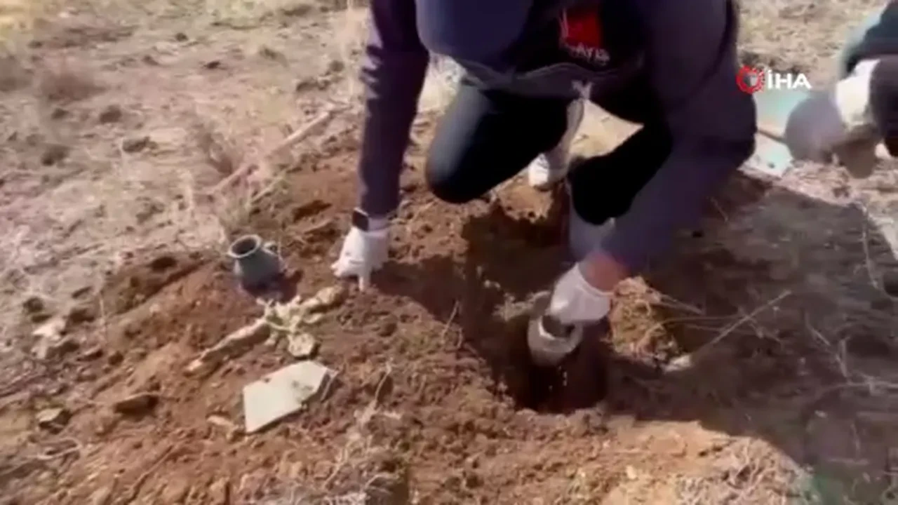 Arsa sahiplerinin peşine düşmüşler! Define çetesinin yaptıkları şoke etti: 'Toprağa gömüp...'