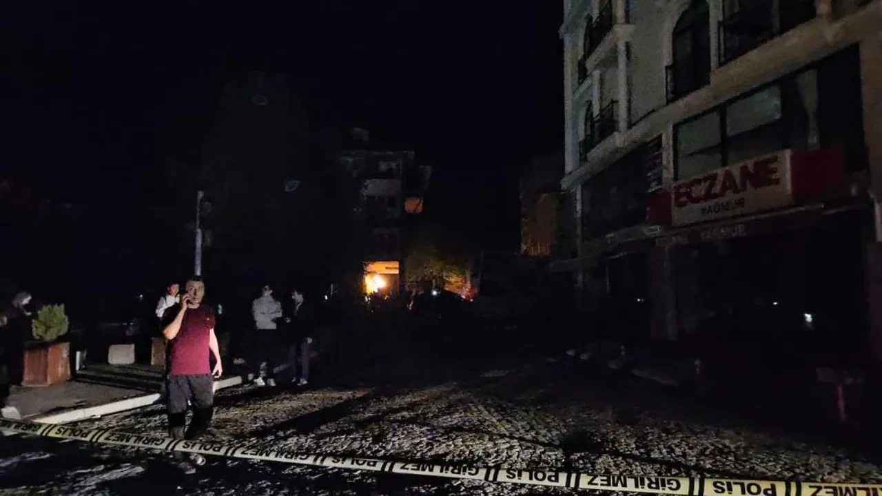 Balıkesir Sındırgı'da şiddetli deprem! İstanbul, İzmir ve Bursa'da da hissedildi