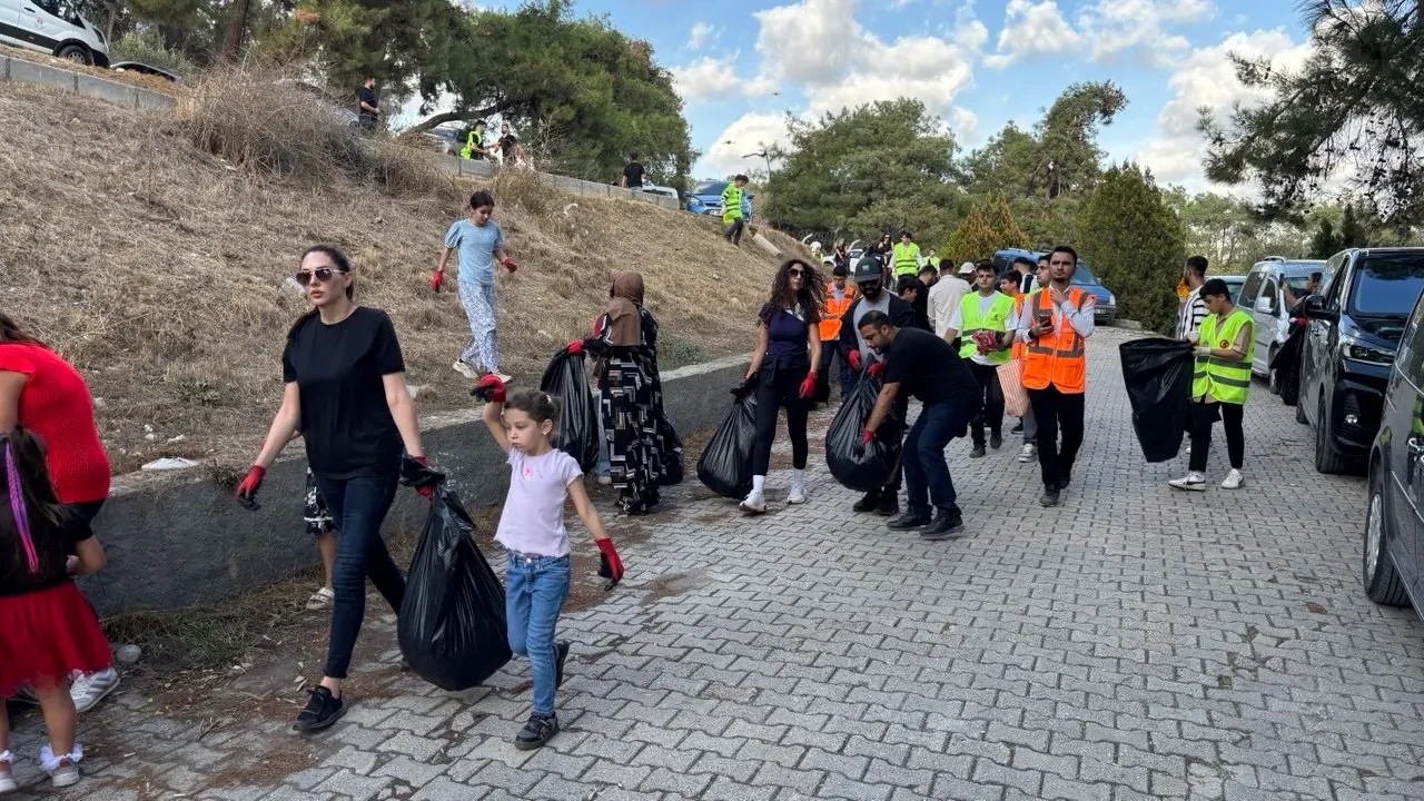 Belediyenin yapmadığını vatandaş bir günde yaptı! 'Adana Cıncık Gibi Olsun'