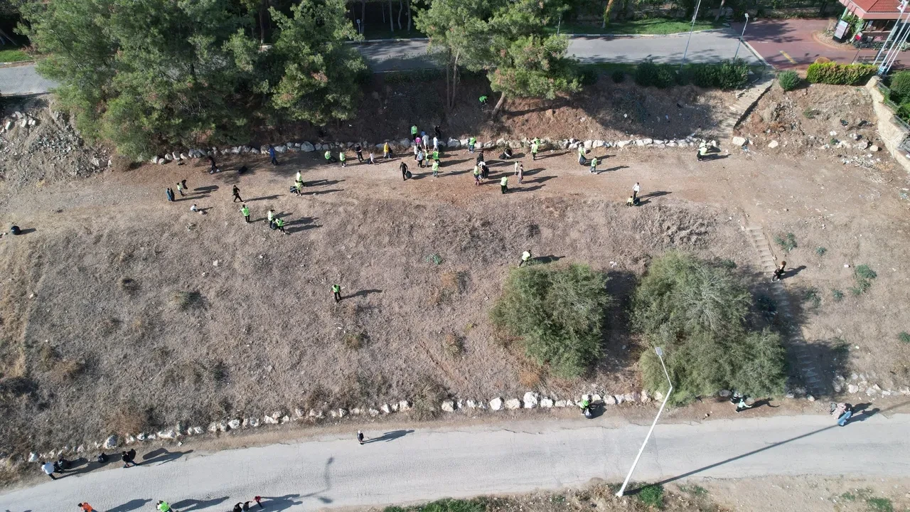 Belediyenin yapmadığını vatandaş bir günde yaptı! 'Adana Cıncık Gibi Olsun'