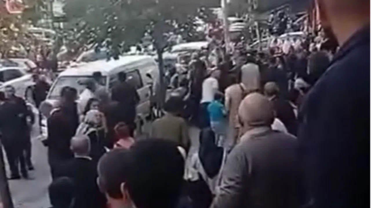 Düğünde aileler arasında kavga çıktı! Ortalık savaş alanına döndü