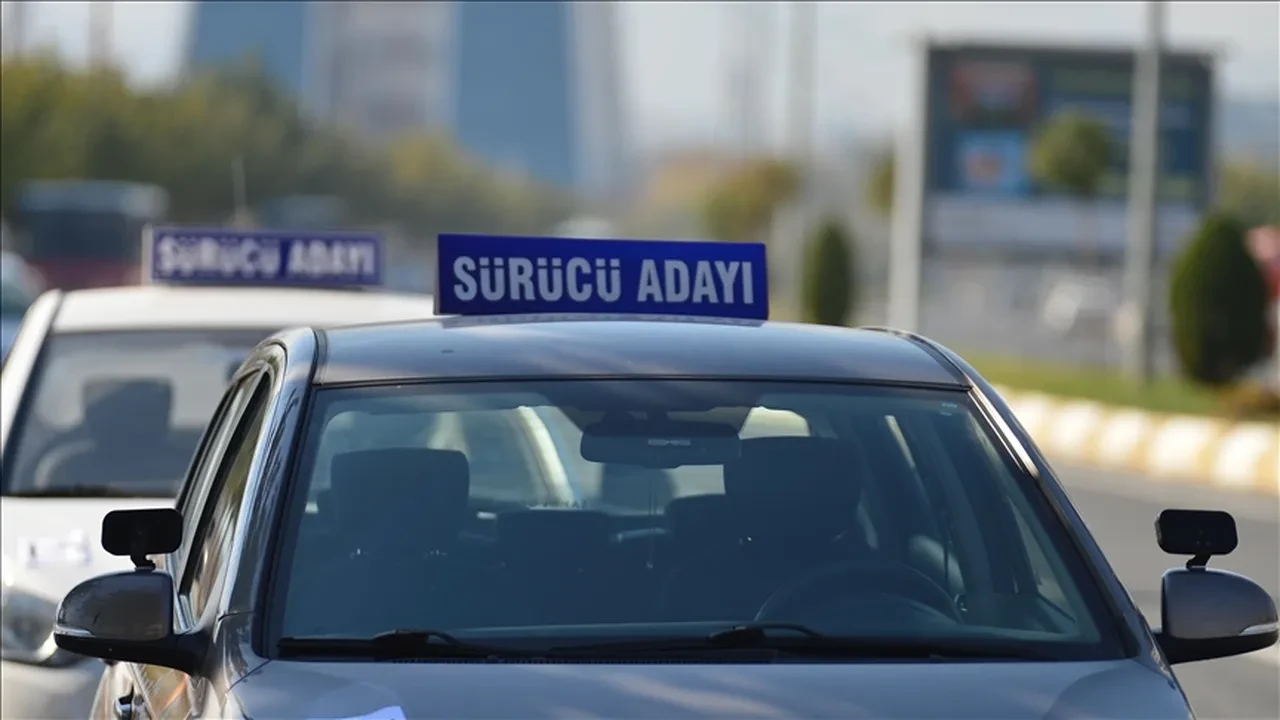 Ehliyet yenileme uzatıldı mı? Eski tip ehliyetleri yenileme ücreti ve son tarih belli oldu