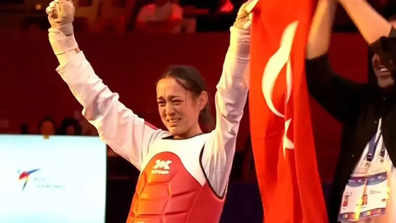 Gururumuz Emine Göğebakan, tekvandoda dünya şampiyonu oldu