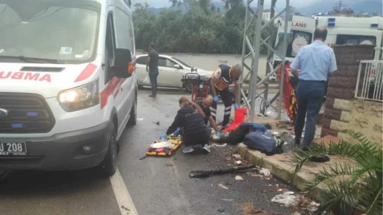 Hatay'da feci kaza! Servisle çarpışan motosikletteki 16 yaşındaki çocuk öldü