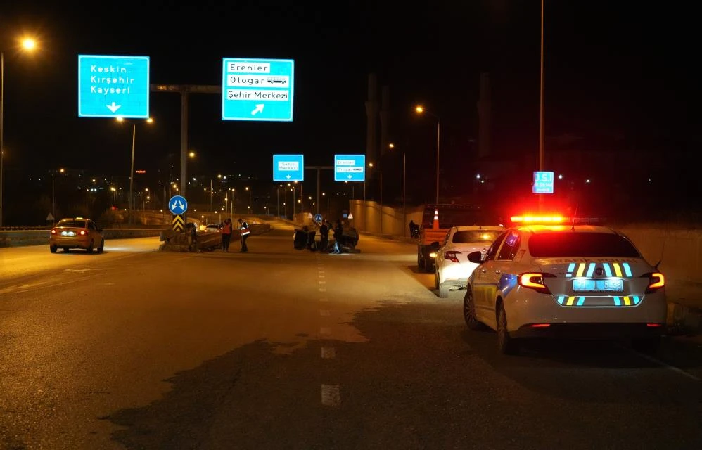 Kırıkkale’de takla atan otomobil hurdaya döndü: 1’i ağır 2 yaralı!