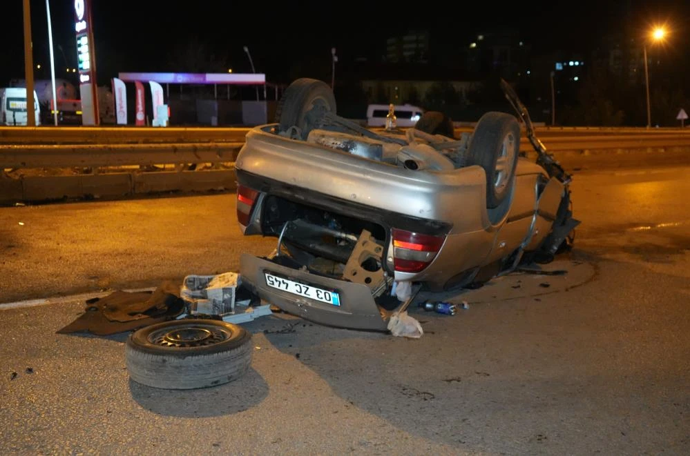 Kırıkkale’de takla atan otomobil hurdaya döndü: 1’i ağır 2 yaralı!