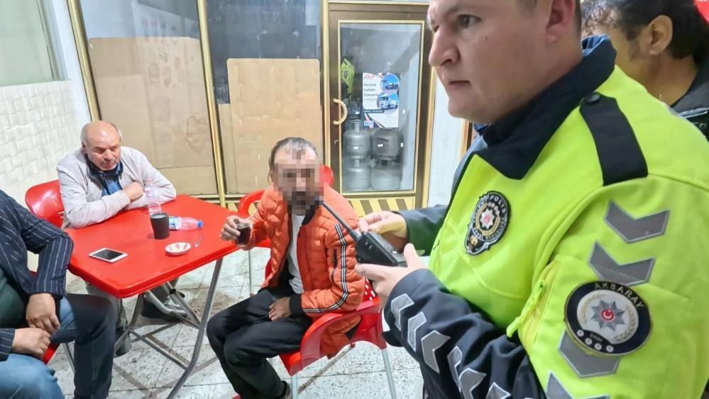 Aksaray’da alkollü sürücü kaza yaptı, kahveye oturup çay içip muhabbet etti!