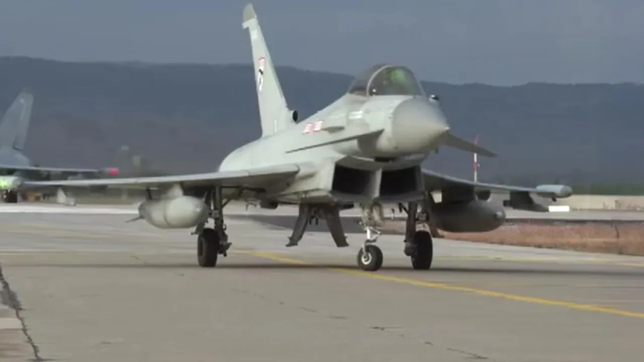 İngiltere'yle Eurofighter anlaşması öncesi 3 uçak Türkiye'ye geldi