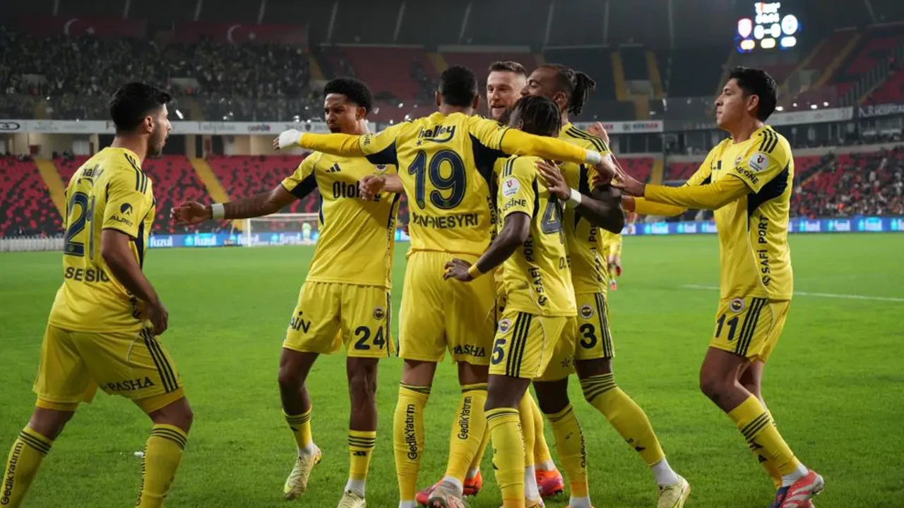 Kanarya'dan zirveye sık takip: Fenerbahçe Gaziantep FK deplasmanında farka gitti