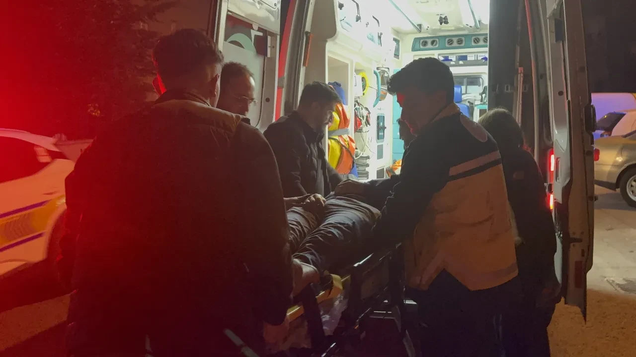 Kayseri'de feci kaza: Elektrikli bisiklet sürücüsü kamyonetin altına girdi