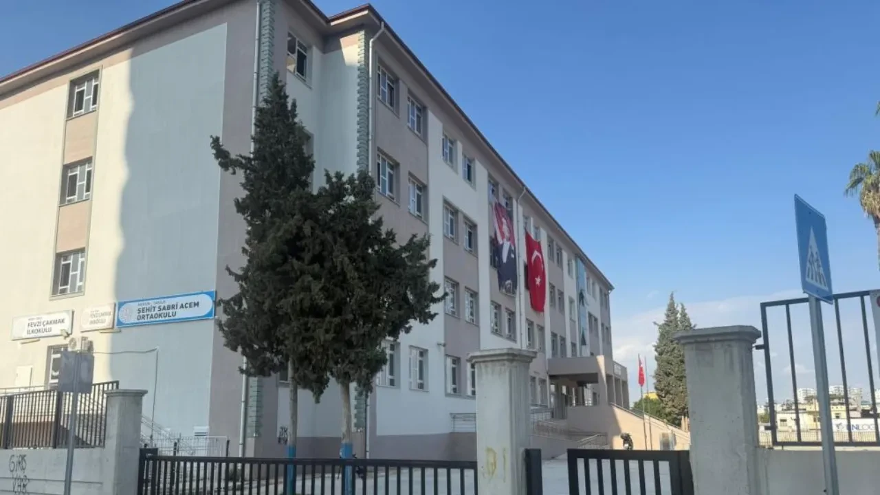 Okulda zehirlenme skandalı! 26 öğrenci hastaneye kaldırıldı!