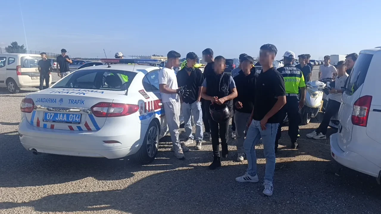 Trafik cezası kesilen sürücülerin rahatlığı pes dedirtti! 'Yaptıklarımızdan pişman değiliz, aklımız yapamadıklarımızda'