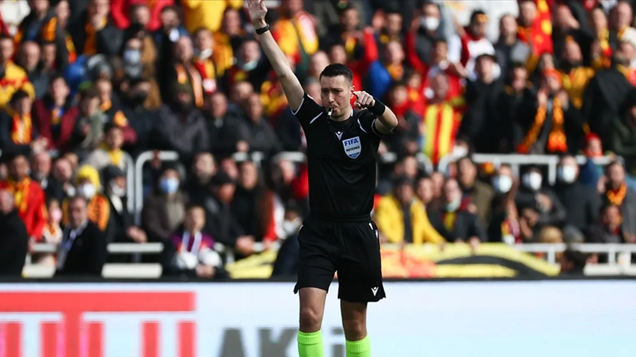 Bahis skandalında 7 Süper Lig hakemi de var! Zorbay Küçük 2 büyük takımın maçlarını yönetmiş