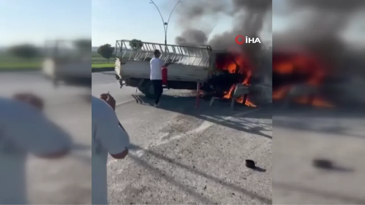 Bariyerlere çarpan otomobil alev topuna döndü! O anlar kamerada