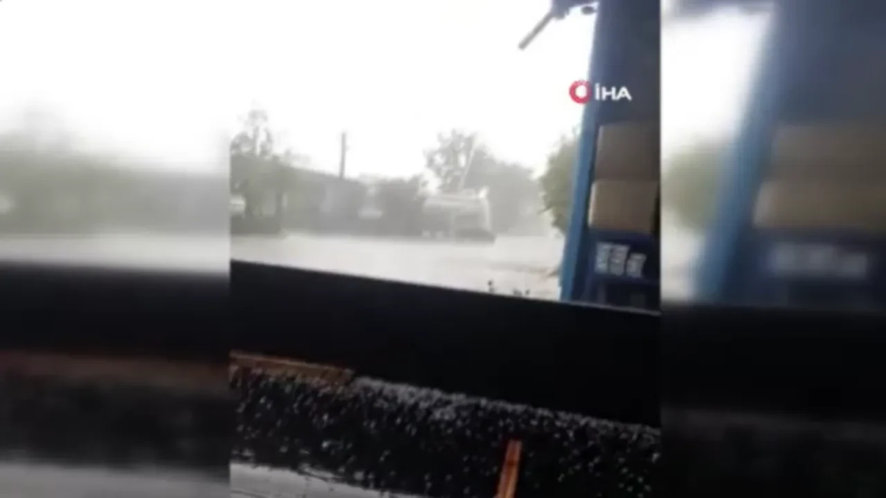 Başkent'te dolu alarmı! Caddelerde kuru yer kalmadı