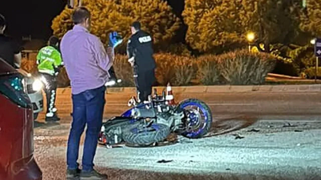 Dönüş yapan araç motosiklete çarptı! Korkunç kazada 1 kişi hayatını kaybetti