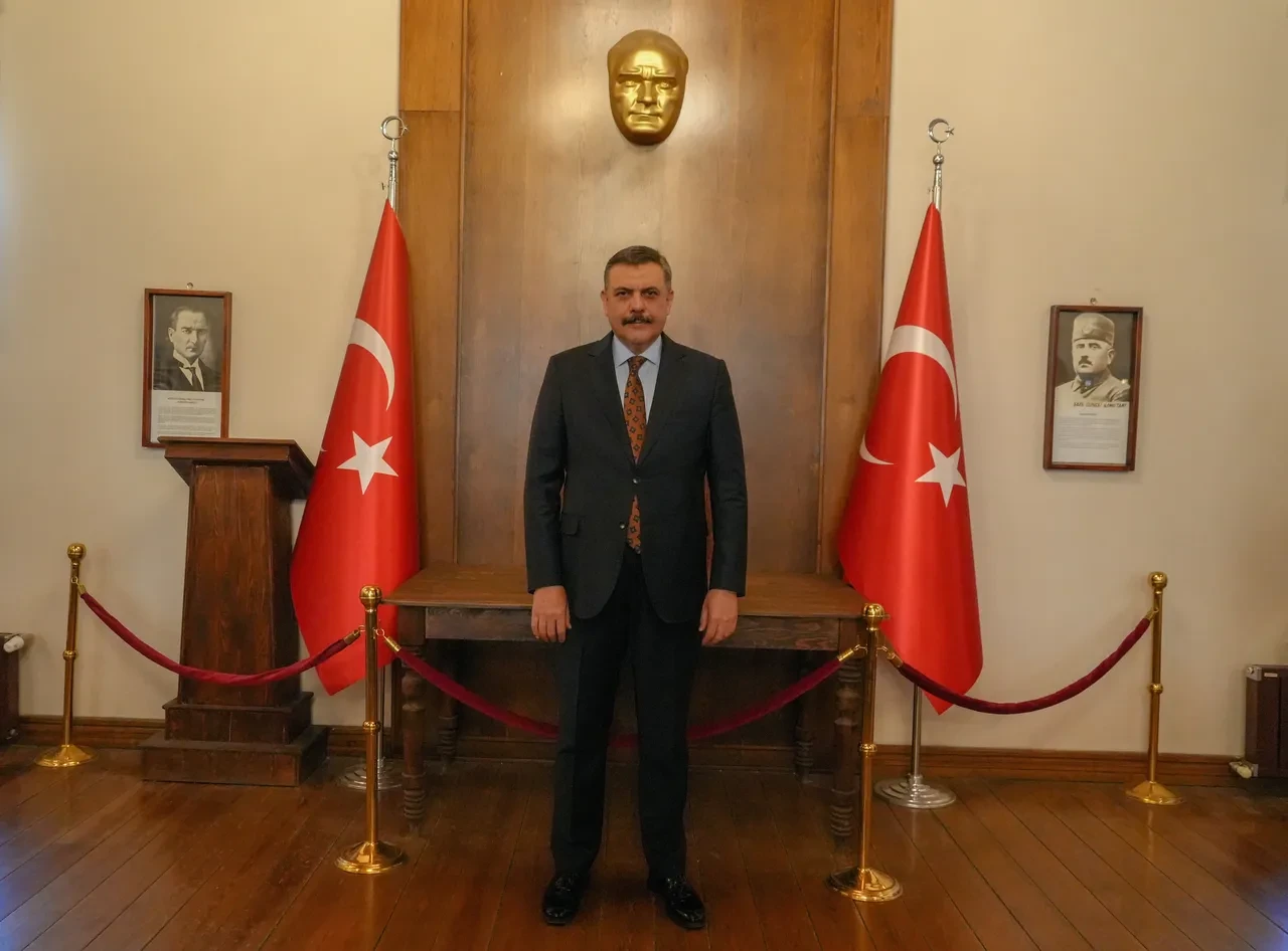 Erzurum Valisi tarihin kalbinde mesaiye başlıyor!
