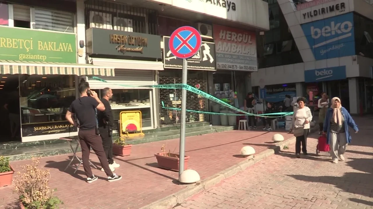 Film gibi kuyumcu soygunu: Kameraları boyadılar, çelik kasayı deldiler! 5 kilo altın buhar oldu