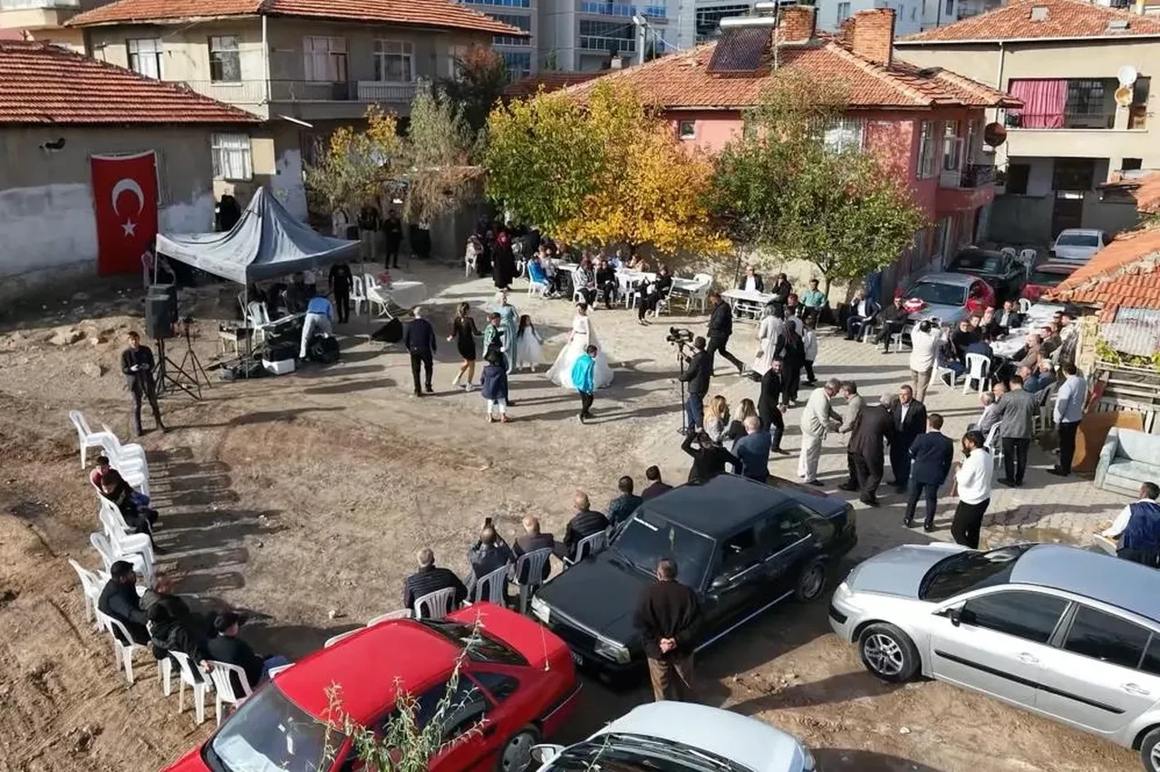 Hacca gidemeyen çiftten alkışlanacak hareket! Tüm birikimlerini bağışladılar