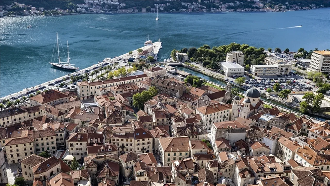 Karadağ ile vize krizi sürüyor: Milletvekili Lakoviç: 'Biz kardeş ülkeyiz'