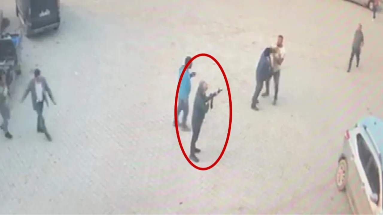 Köy kahvesinde kanlı düello! Kendisine silah doğrultan adamı böyle öldürdü 