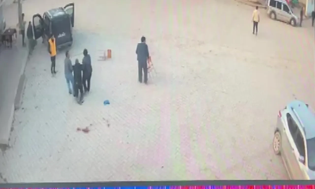 Köy kahvesinde kanlı düello! Kendisine silah doğrultan adamı böyle öldürdü