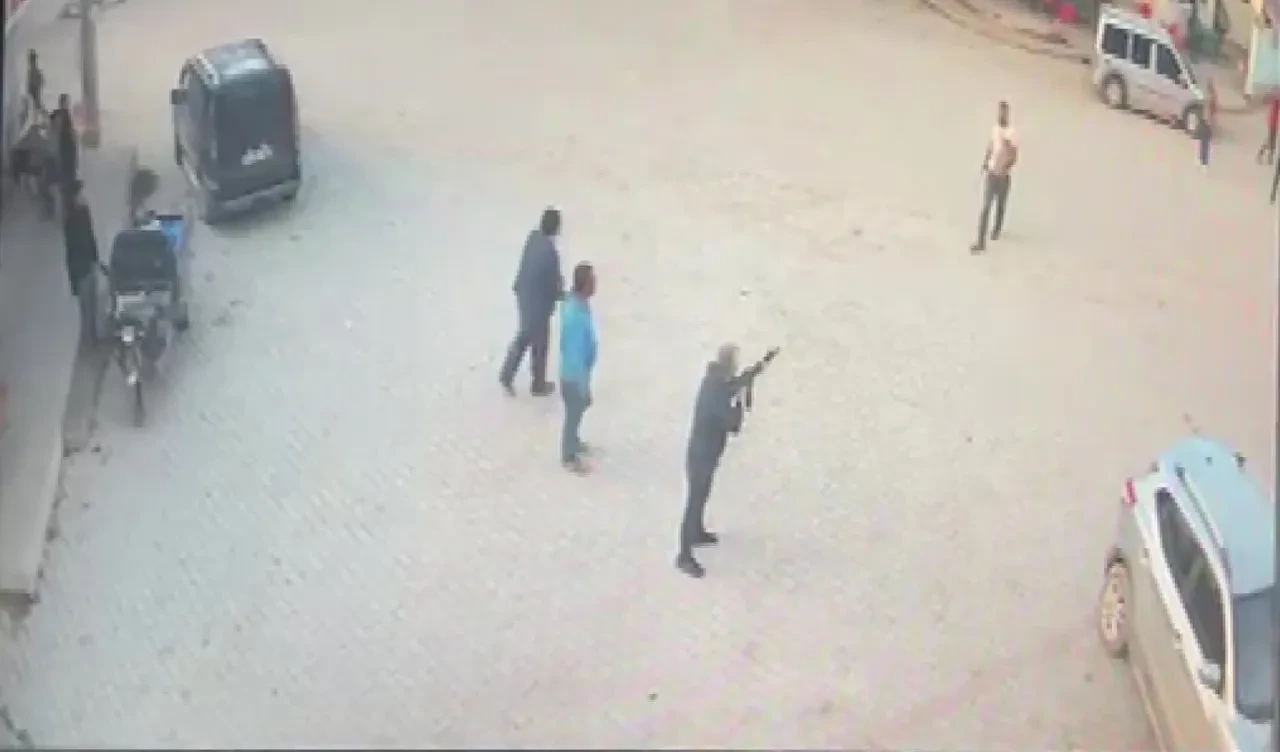 Köy kahvesinde kanlı düello! Kendisine silah doğrultan adamı böyle öldürdü