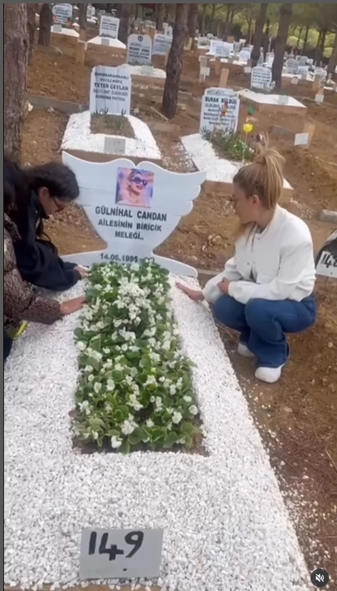 Nihal Candan'ın annesi mevlit okuttu: Beni cehennemin en dibine attın