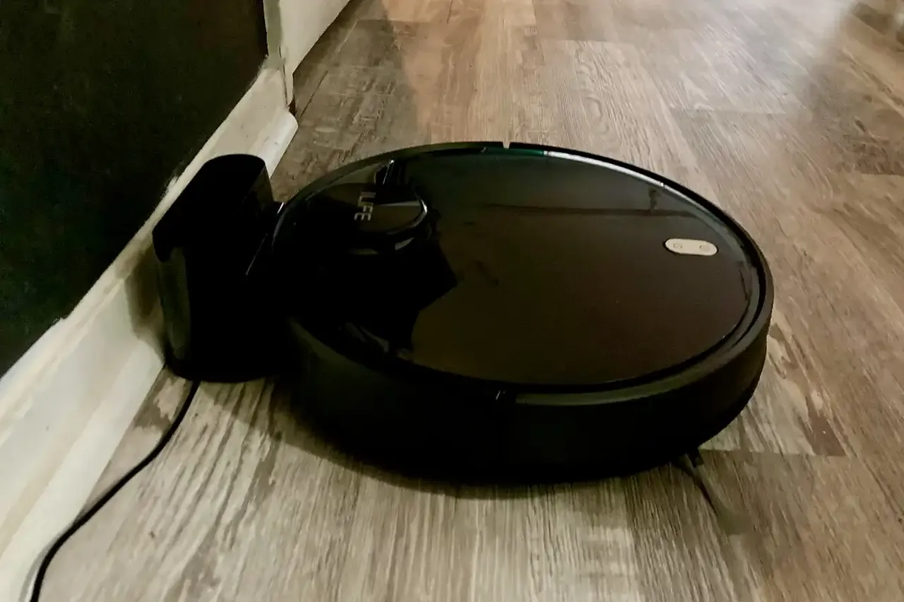 Robot süpürge evi gözetlerken yakalandı: Her anınızı kaydedip Çin'e gönderiyormuş