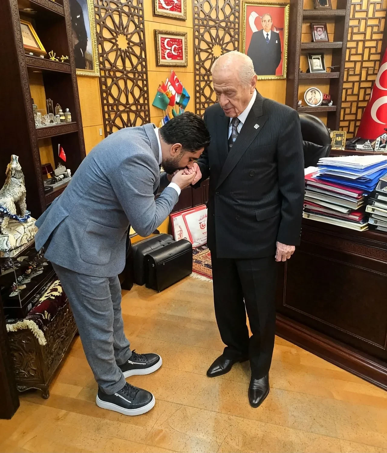 Roman toplumu temsilcisi Devlet Bahçeli ile görüştü