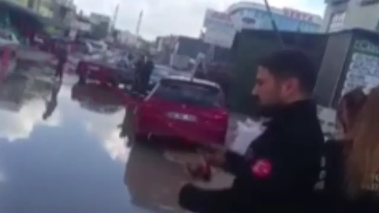 Sanayinin ortasında balık tuttular!