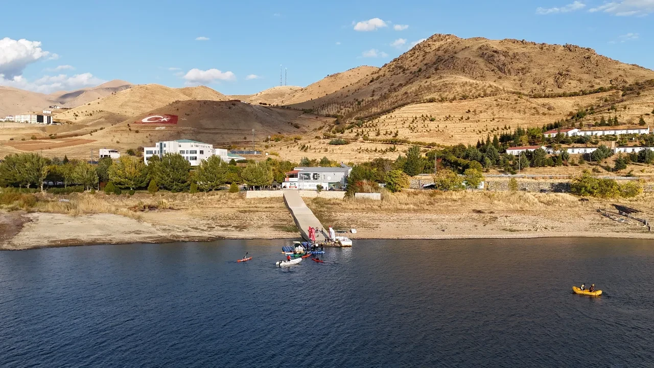 Tunceli'de kano yarışları renkli görüntülere sahne oldu