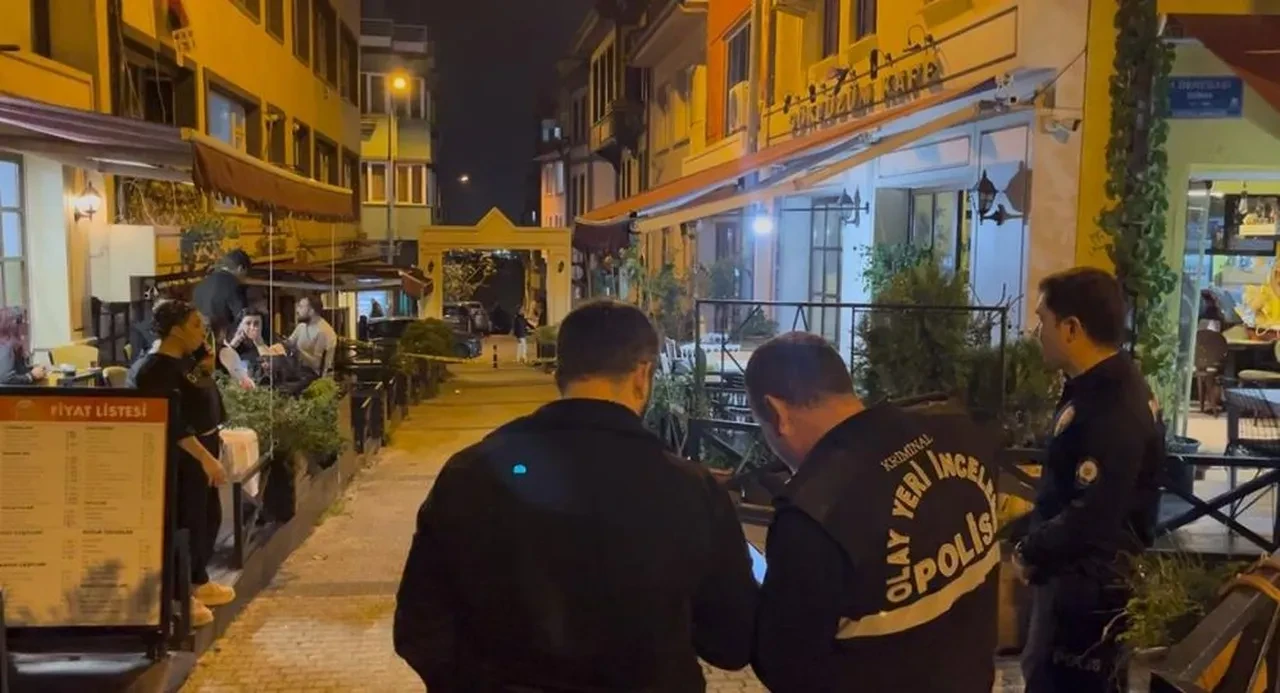 Yaşlı adam kafeye alınmadı diye dehşet saçtı! Saldırı anı kamerada