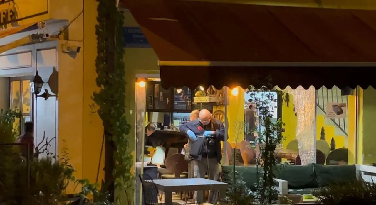 Yaşlı adam kafeye alınmadı diye dehşet saçtı! Saldırı anı kamerada