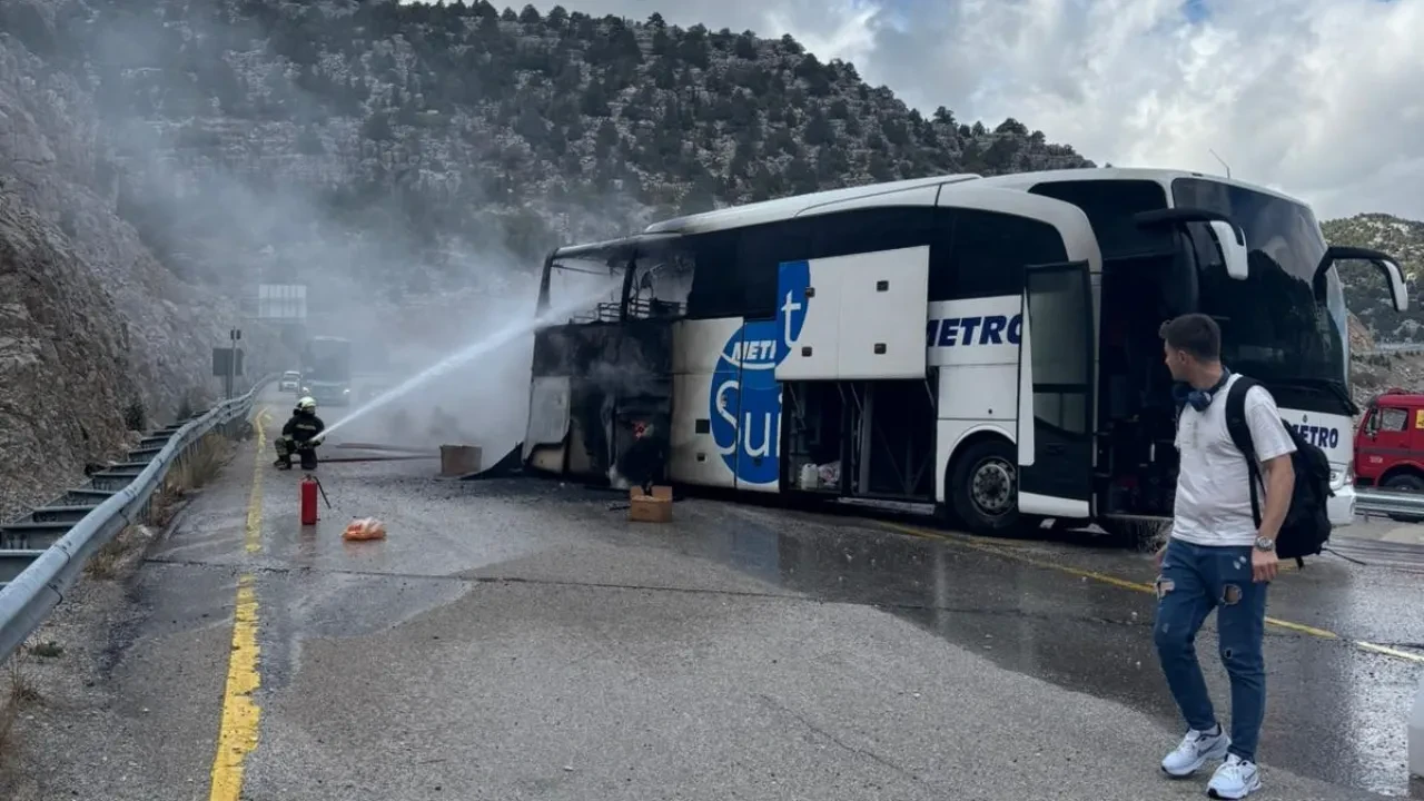 Yolcu otobüsü alev topuna döndü!