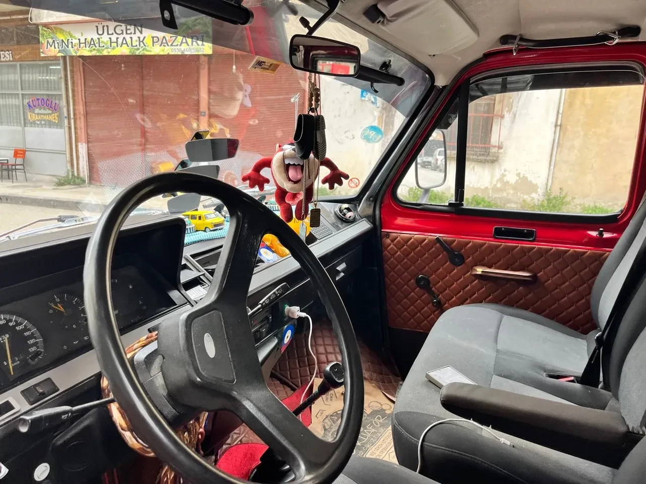 1979 model aracını ‘Çiçek Abbas’ minibüsüne benzetti