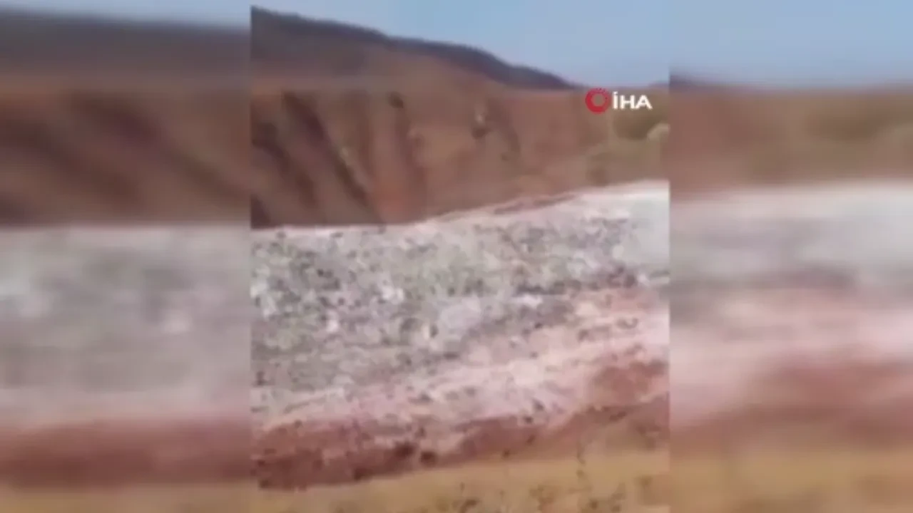 25 metre yüksekliğindeki buzul böyle koptu gitti