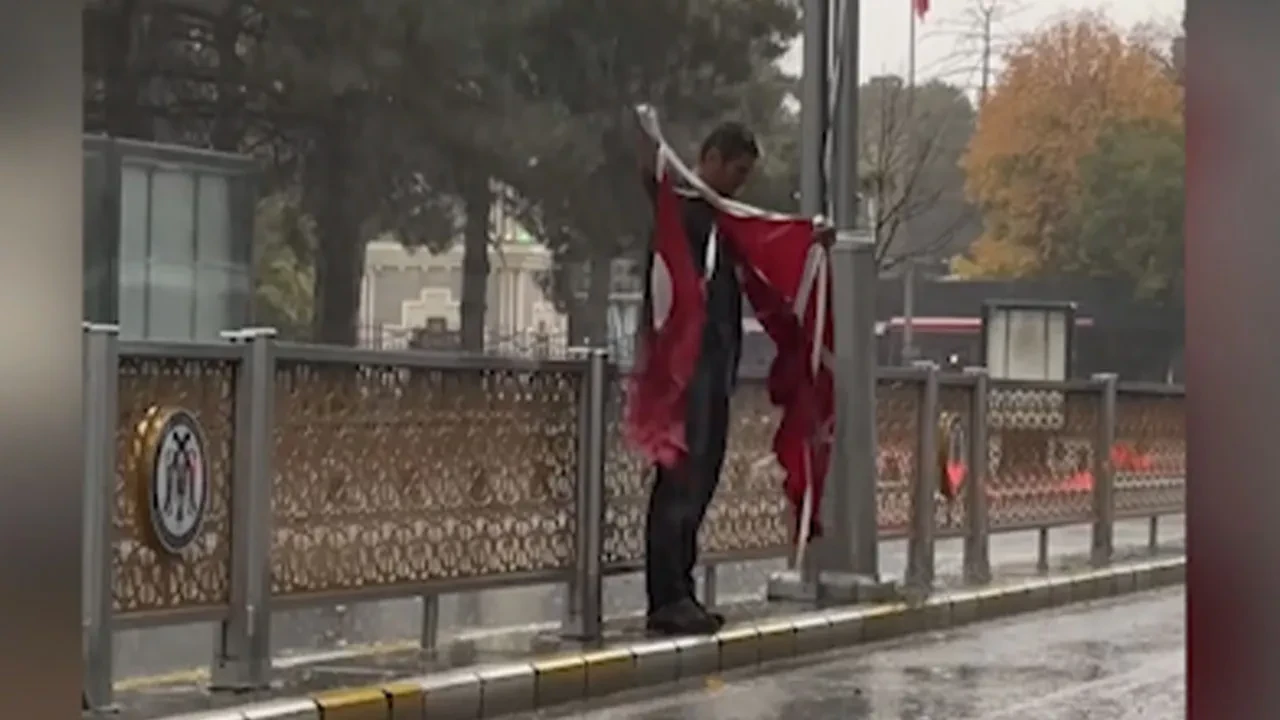 29 Ekim'de duygulandıran anlar! Türk bayrağı sevgisi takdir topladı