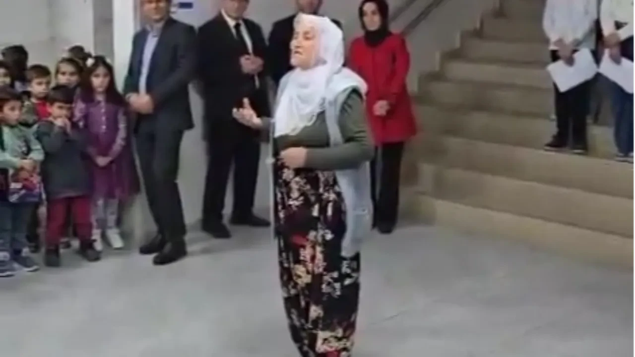 70 yaşındaki kadının 'Cumhuriyet ve Atatürk' şiiri yoğun ilgi gördü