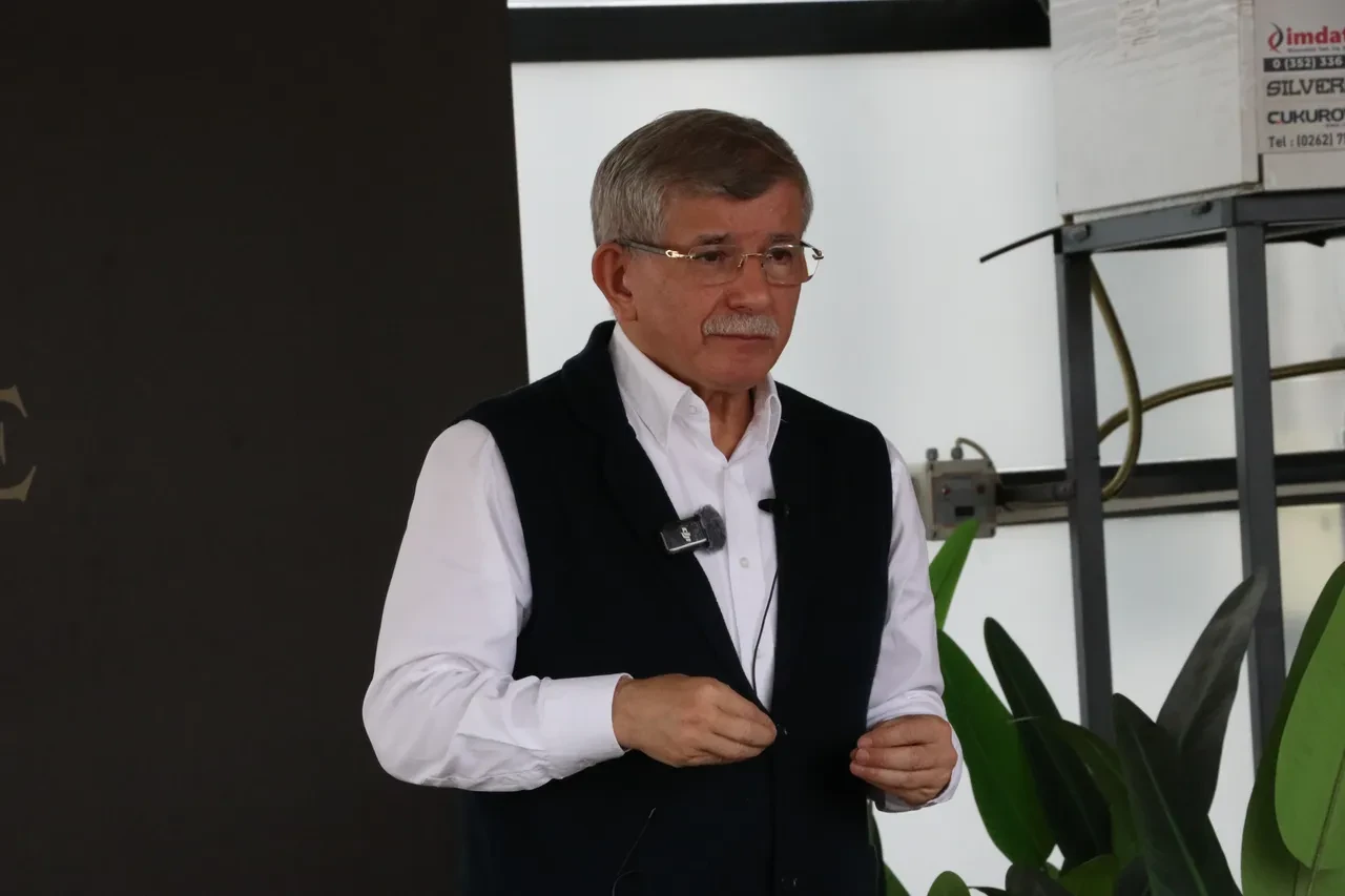 Ahmet Davutoğlu AK Parti'ye göz kırptı! Geri dönüş şartını açıkladı