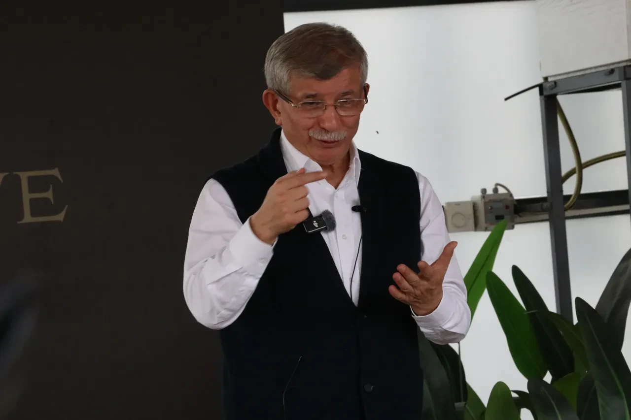 Ahmet Davutoğlu AK Parti'ye göz kırptı! Geri dönüş şartını açıkladı