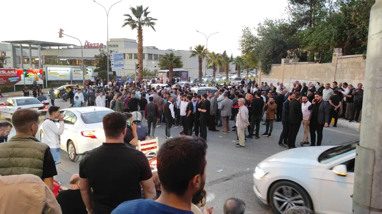 Cenazeye gidenlere ceza yağdı! Polislerle kavga ettiler, 9 kişi yaralandı