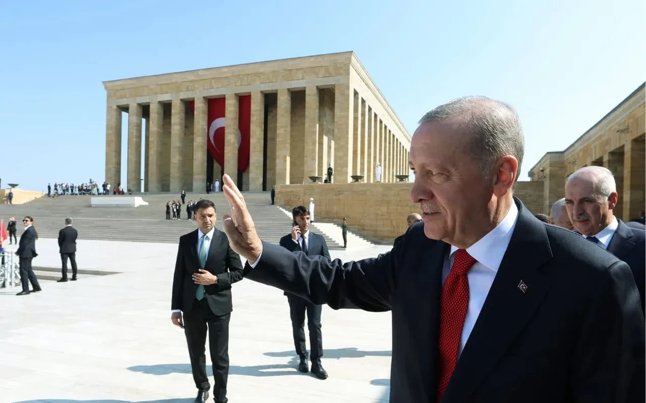 Cumhuriyet'in 102. yılında Erdoğan'dan dikkat çeken mesajlar ! 'Yolumuzdan dönmeyeceğiz'