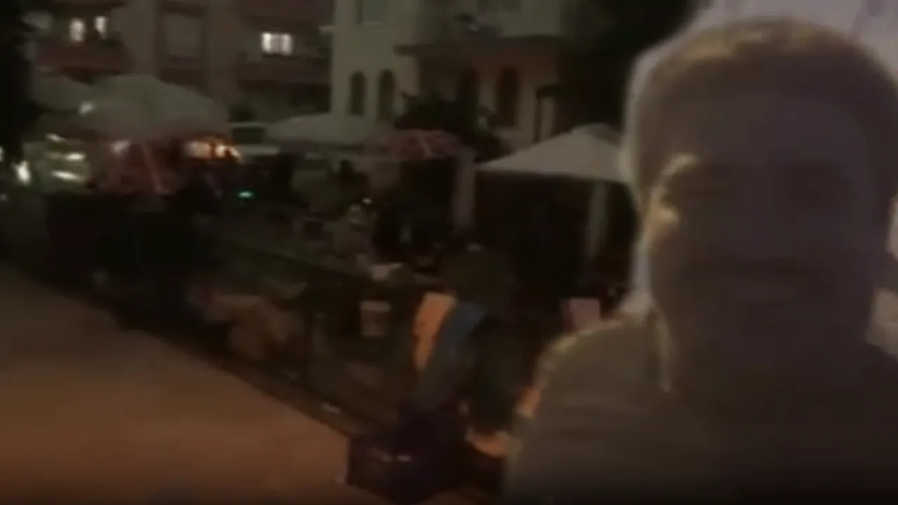 Fırtına ortasında pazarcıdan spikerlik denemesi! İzleyenler hem endişelendi hem güldü