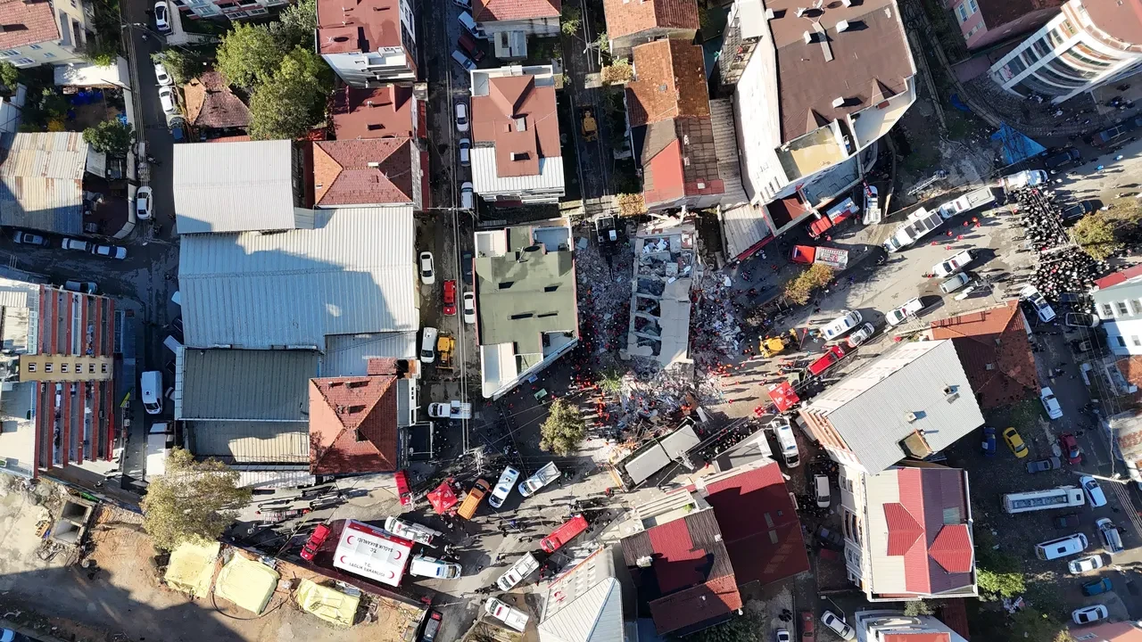 Gebze’de çöken binanın altından metro mu geçiyor? Metro inşaatı iddiaları