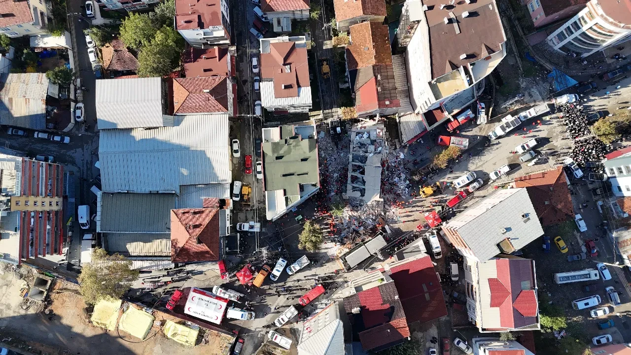 Gebze’de kurtarma çalışmaları ne durumda? Çöken binada 5 kişilik bir aile var