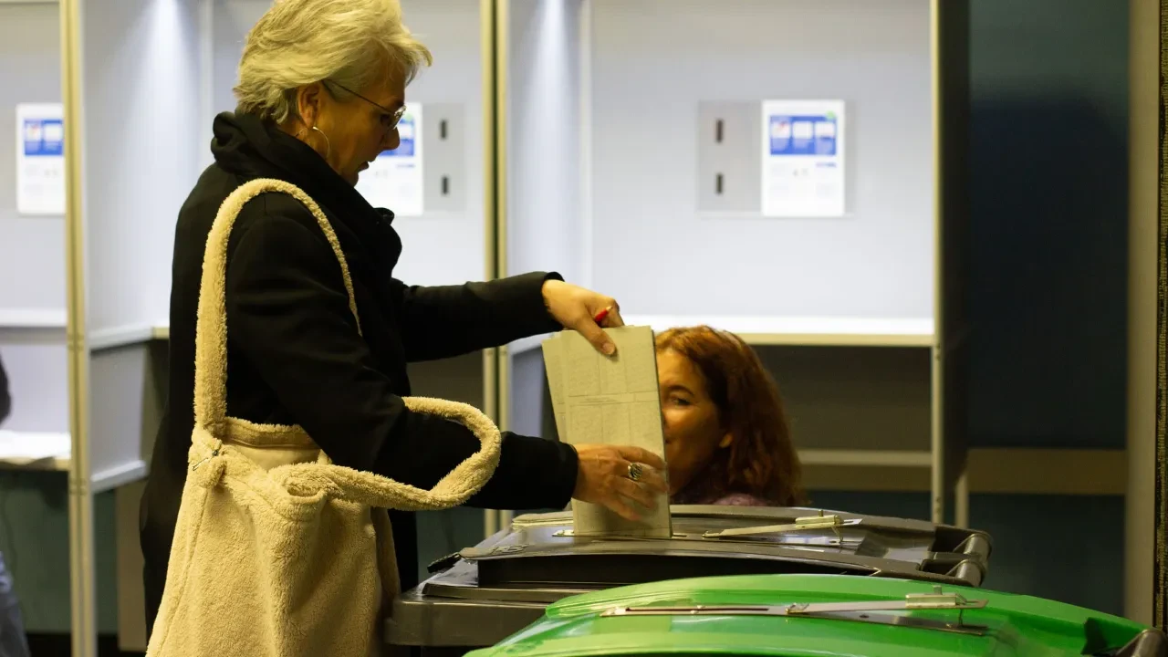 Hollanda'da genel seçimler için sandık başında: Türk kökenli 34 aday yarışta