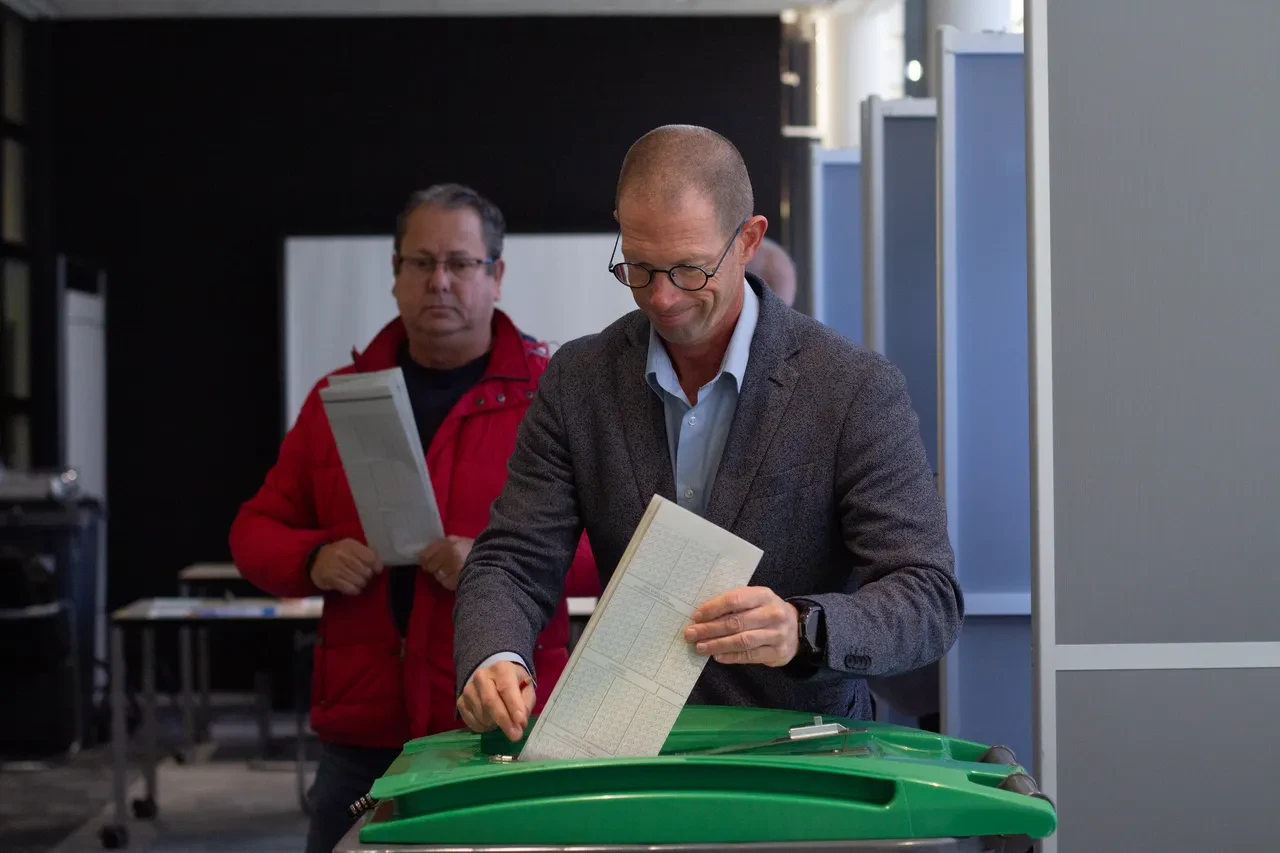 Hollanda'da genel seçimler için sandık başında: Türk kökenli 34 aday yarışta