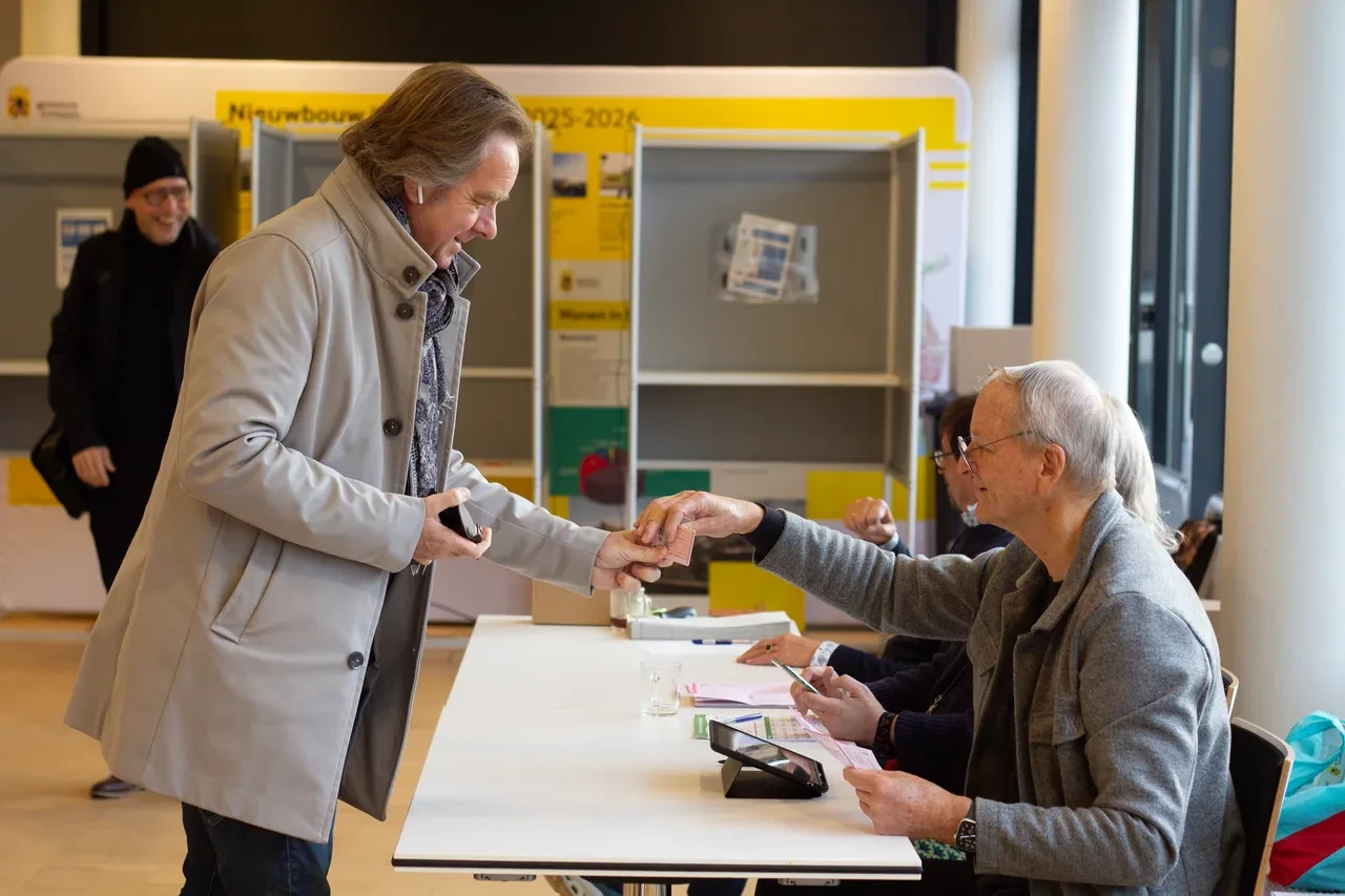 Hollanda'da genel seçimler için sandık başında: Türk kökenli 34 aday yarışta